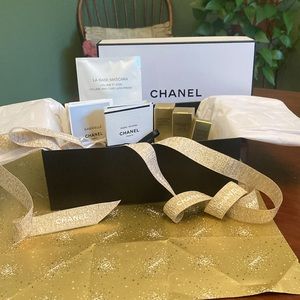 CHANEL sample gift set